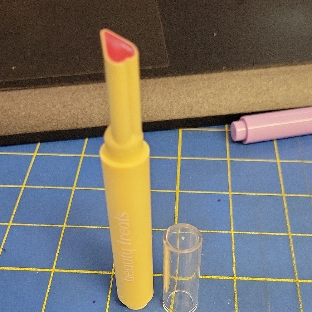 Beauty Treats Pinkish Red Heart Shaped Push Up Lipstick New